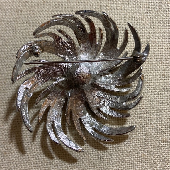 Sarah Coventry Vintage Sunburst Silvertone  Elegant Brooch Pin 4430 - Picture 4 of 6